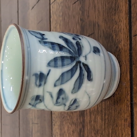 Arita Japanese Porcelain Sake Set - Tokkuri Bottle & 4 Ochoko Cups - Picture 8 of 11